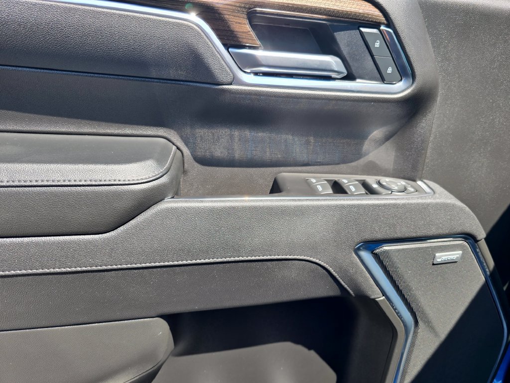 Used 2025 Chevrolet Silverado 1500 LT Trail Boss w/ Convenience Package II AWD/4WD image 10