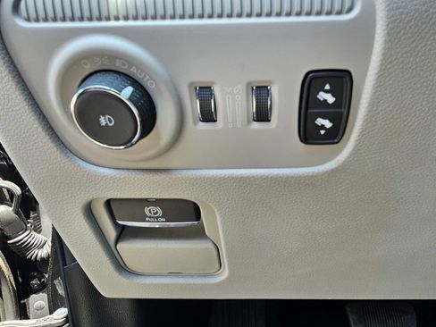 Used 2024 Jeep Wagoneer Series III AWD/4WD image 25