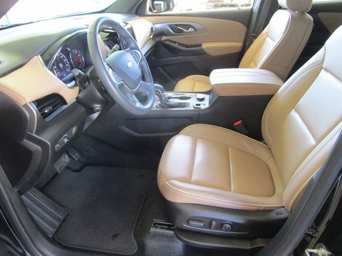 Used 2023 Chevrolet Traverse Premier image 22