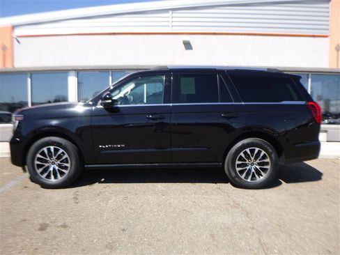 Used 2025 Ford Expedition Platinum AWD/4WD image 2
