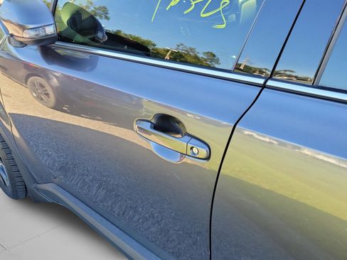 Used 2019 Toyota C-HR Limited FWD image 28