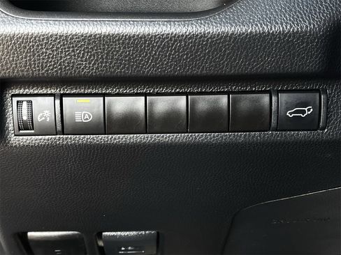 Used 2023 Toyota RAV4 XLE Premium image 20