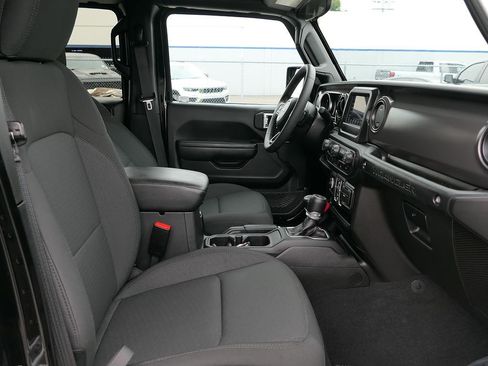 Used 2023 Jeep Wrangler Unlimited Sport AWD/4WD image 25