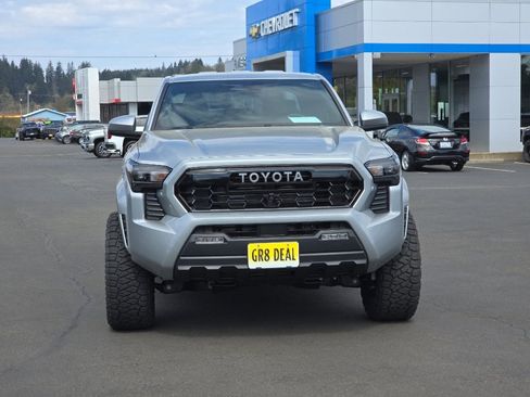 Used 2026 Toyota Tacoma SR5 AWD/4WD image 3