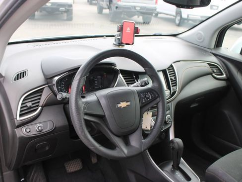 Used 2017 Chevrolet Trax LS FWD image 21