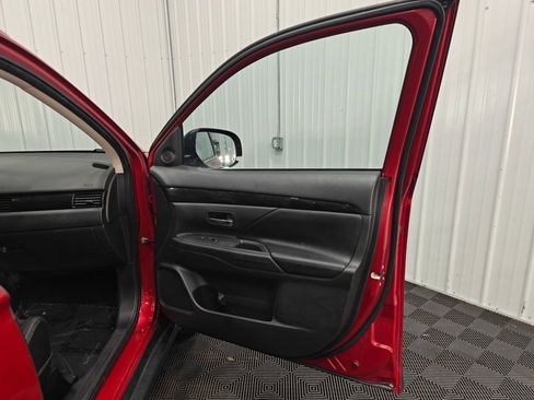 Used 2017 Mitsubishi Outlander SEL FWD image 18