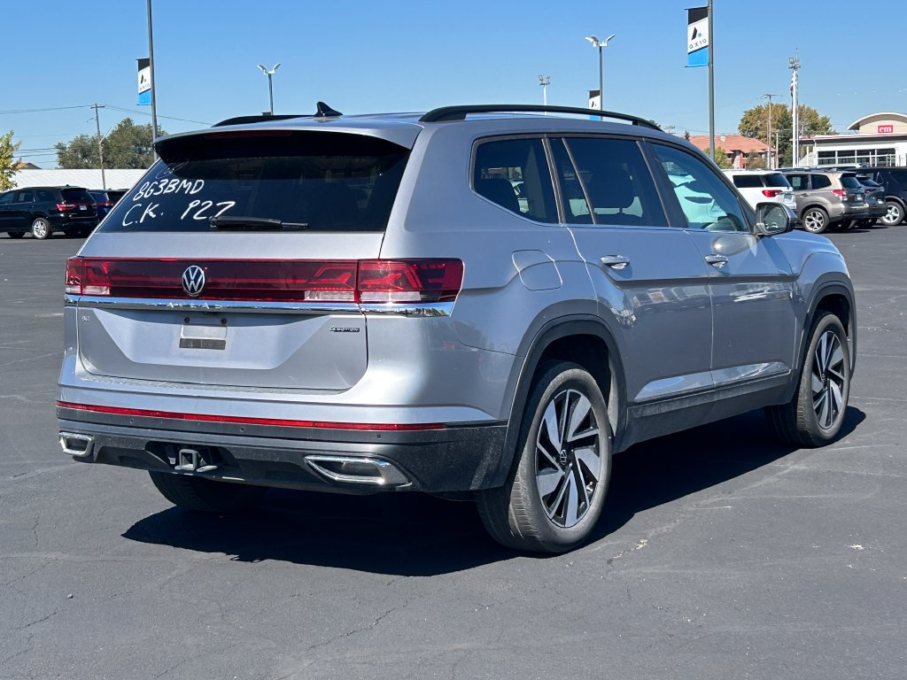 Used 2025 Volkswagen Atlas SE AWD/4WD image 3