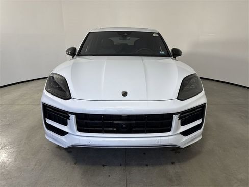 New 2025 Porsche Cayenne Turbo image 10