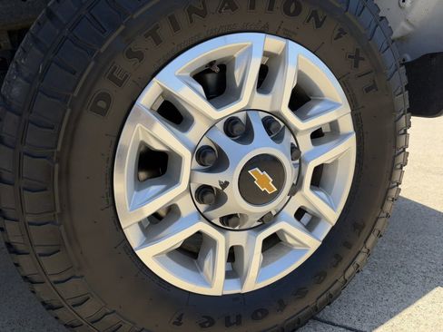 Used 2024 Chevrolet Silverado 2500 LT w/ Convenience Package AWD/4WD image 11