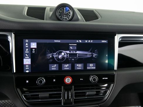 Certified 2025 Porsche Macan image 26