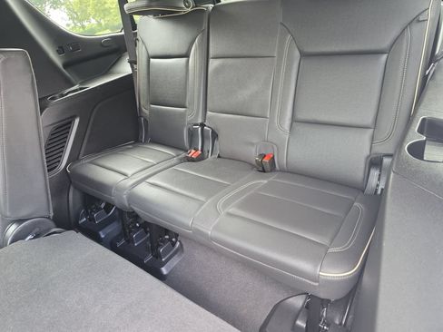 Used 2023 GMC Yukon SLT w/ SLT Premium Package AWD/4WD image 13