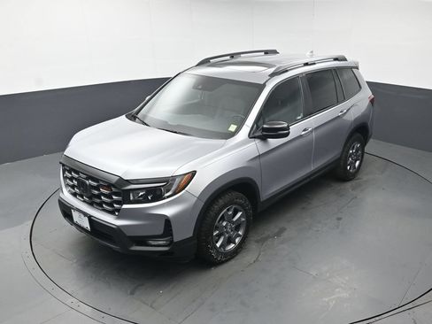 Certified 2024 Honda Passport TrailSport image 38