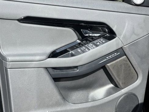 Used 2024 Land Rover Range Rover Evoque Dynamic SE image 22