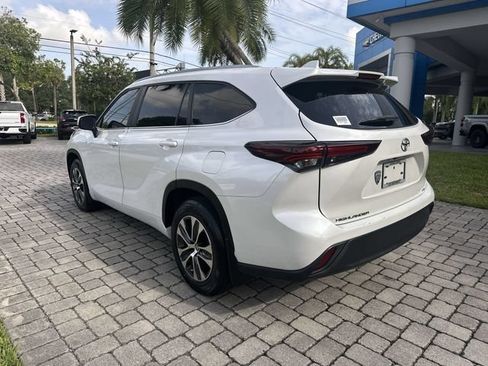 Used 2024 Toyota Highlander XLE FWD image 34