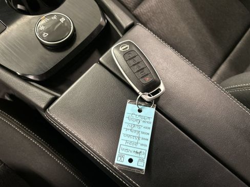 Used 2024 Nissan Rogue SV AWD/4WD image 12