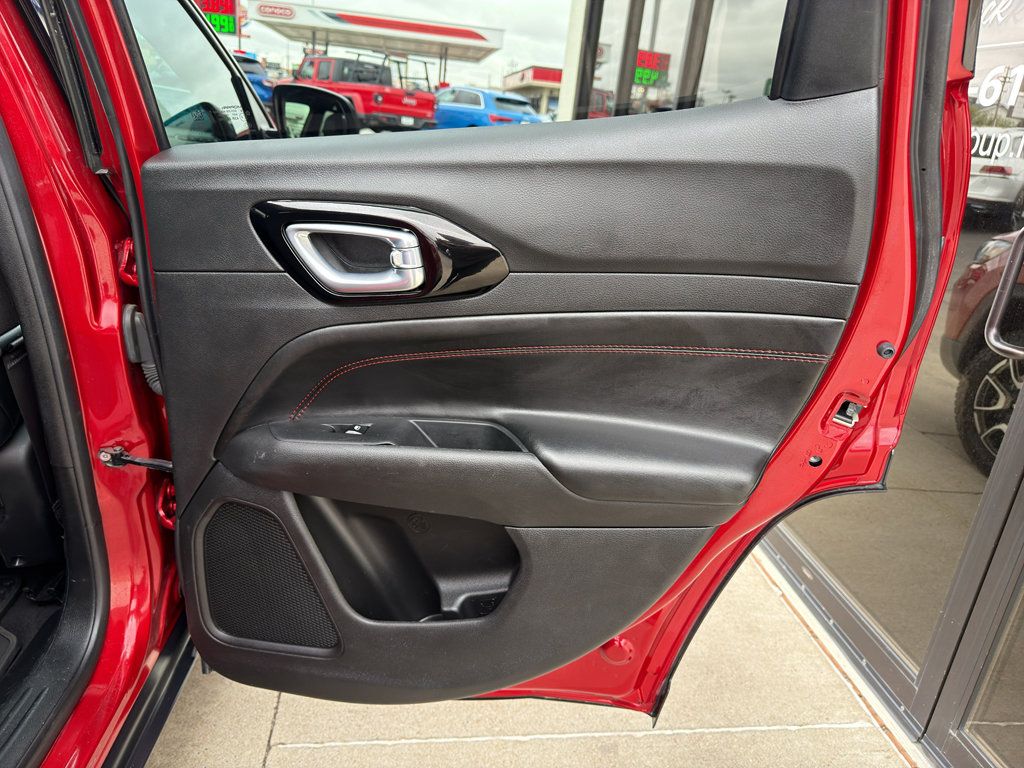 Used 2025 Jeep Compass Trailhawk AWD/4WD image 9