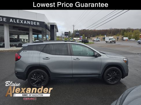 Used 2023 GMC Terrain SLE w/ Driver Convenience Package AWD/4WD image 1