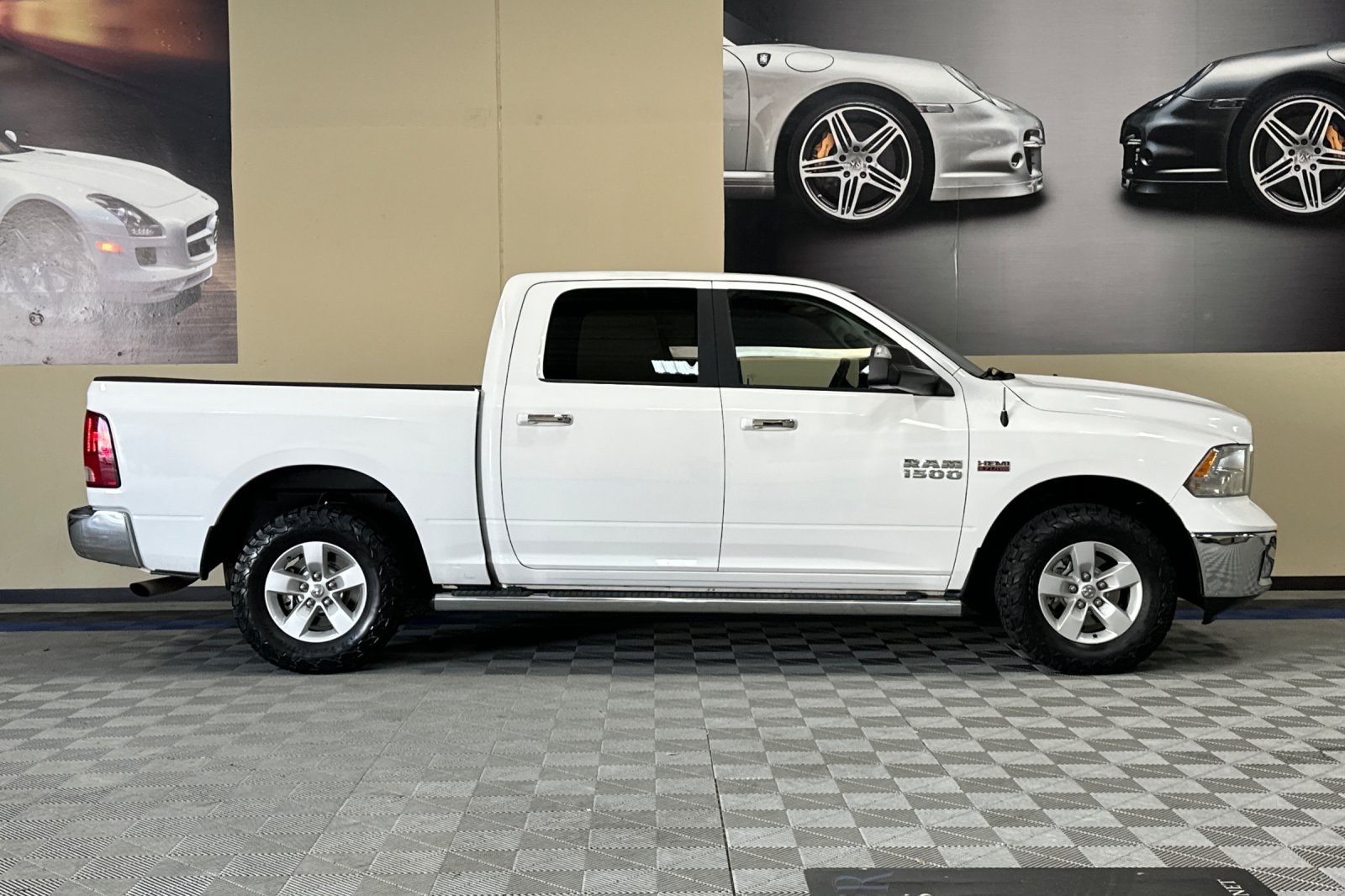 Used 2018 RAM 1500 Classic SLT AWD/4WD image 3