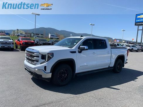 Used 2023 GMC Sierra 1500 SLE w/ Enhanced Capability Package image 3