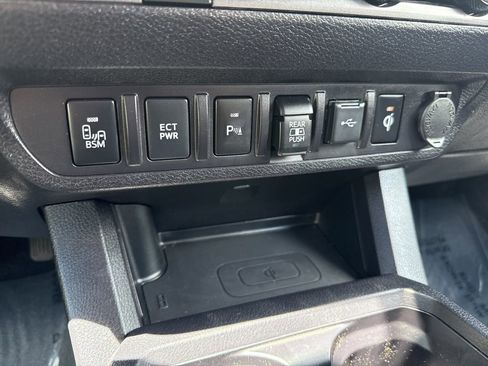 Used 2021 Toyota Tacoma TRD Off-Road w/ Technology Package AWD/4WD image 28