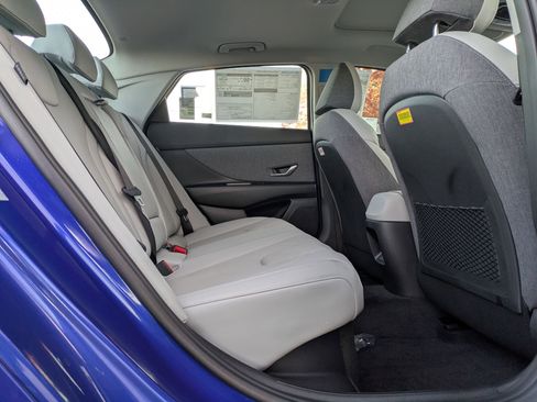 New 2025 Hyundai Elantra Limited image 10