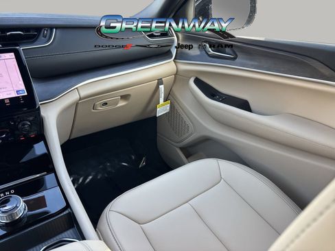 New 2025 Jeep Grand Cherokee Limited image 11