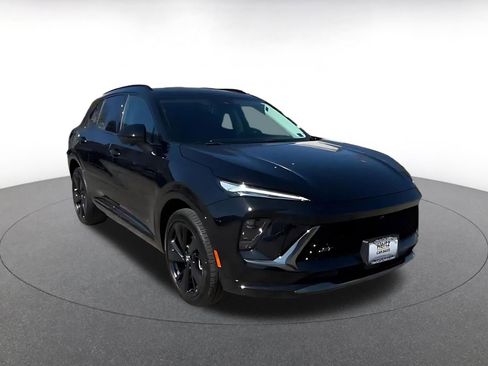 Used 2024 Buick Envision Sport Touring image 3