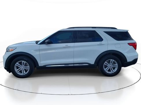 Used 2023 Ford Explorer XLT w/ Equipment Group 202A RWD image 4