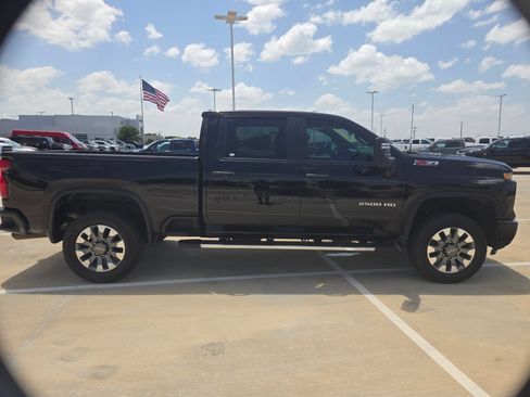 Used 2025 Chevrolet Silverado 2500 Custom w/ Custom Value Package AWD/4WD image 2
