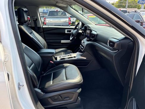 Used 2023 Ford Explorer XLT w/ Equipment Group 202A AWD/4WD image 9