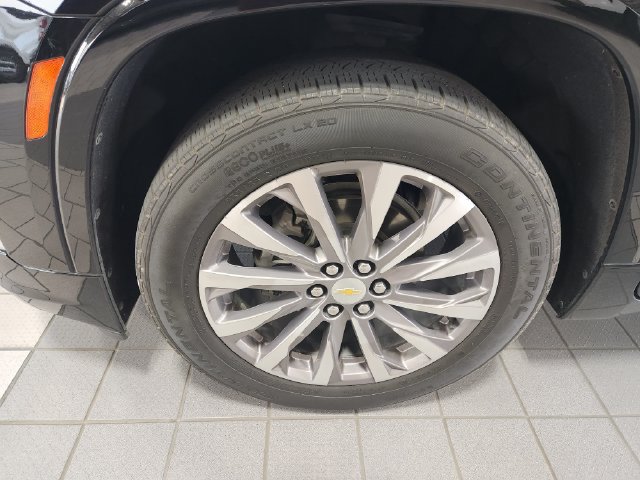 Used 2023 Chevrolet Traverse Premier FWD image 9