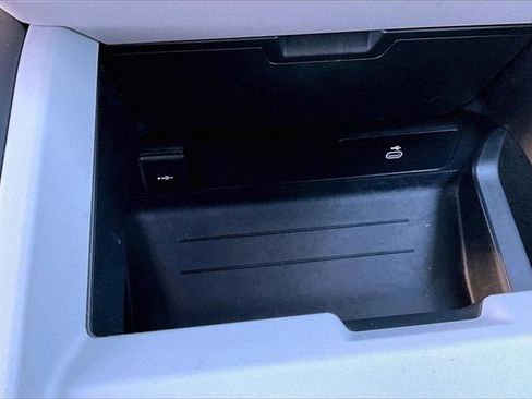 Used 2025 Land Rover Defender 110 S image 26