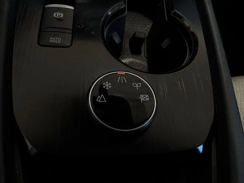 Used 2025 Nissan Rogue SV AWD/4WD image 26