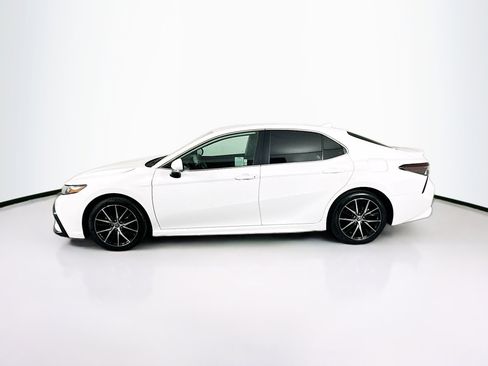 Used 2023 Toyota Camry SE w/ Convenience Package image 4