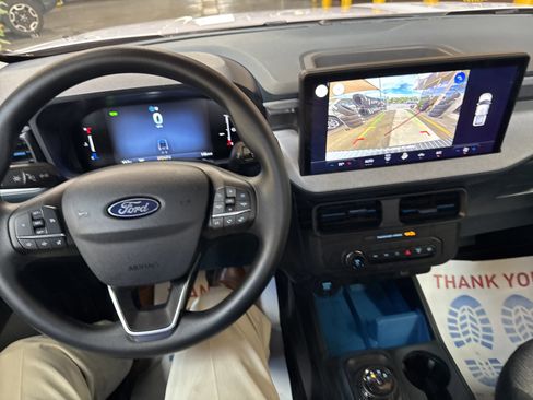 New 2025 Ford Maverick XLT image 32