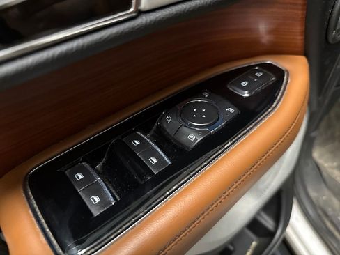 Used 2018 Lincoln Navigator L Reserve w/ Technology Package image 22