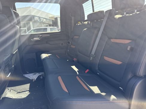 Used 2025 GMC Sierra 2500 AT4 AWD/4WD image 9