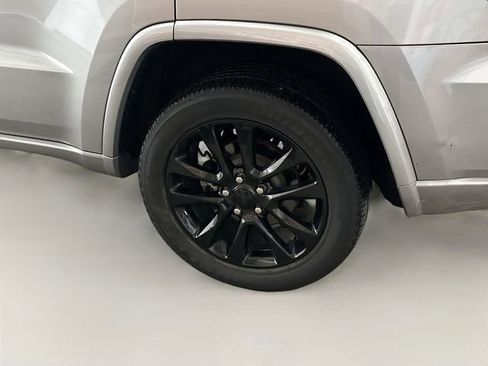 Used 2020 Jeep Grand Cherokee Altitude image 31