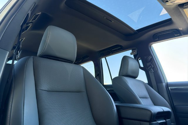 Used 2022 Lexus GX 460 Premium w/ Premium Package AWD/4WD image 21