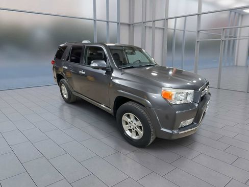 Used 2013 Toyota 4Runner SR5 w/ Convenience Pkg image 2