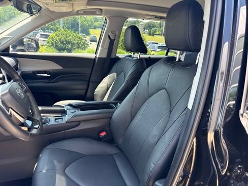 Used 2025 Toyota Grand Highlander AWD Hybrid image 15