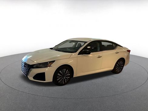 Used 2025 Nissan Altima 2.5 SV FWD image 7