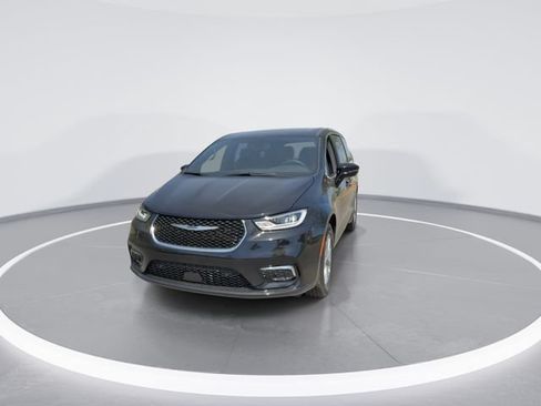 New 2026 Chrysler Pacifica Limited FWD image 3