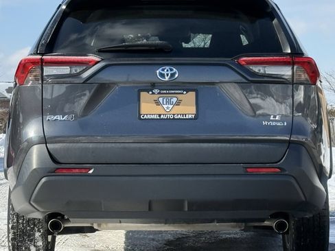 Used 2020 Toyota RAV4 LE image 4