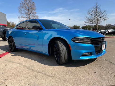 Used 2018 Dodge Charger SXT Plus w/ Blacktop Package image 5