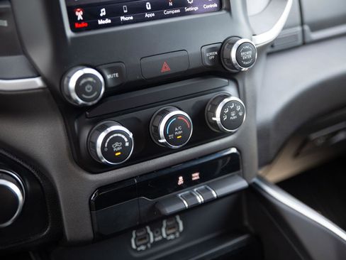 Used 2020 RAM 1500 Big Horn AWD/4WD image 16