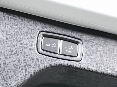 New 2026 Porsche Macan Electric image 32