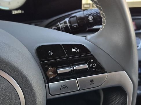 Used 2025 Hyundai Elantra SEL image 25