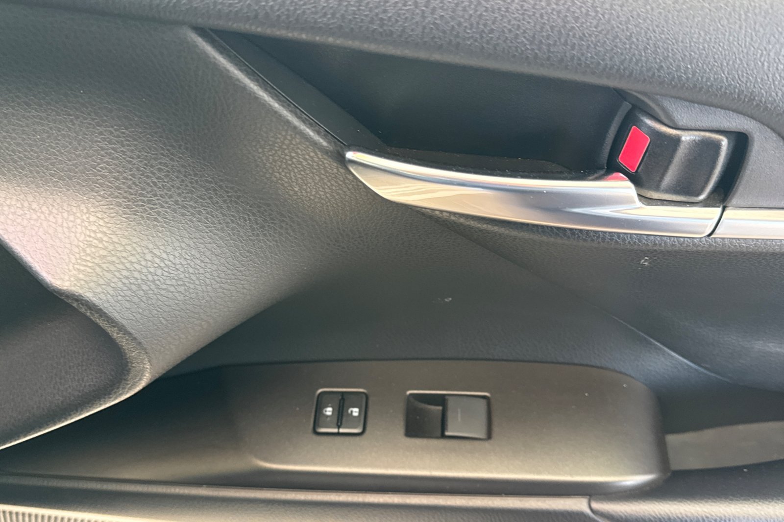 Used 2022 Toyota Camry LE w/ Carpet Mat Package (TMS) FWD image 22