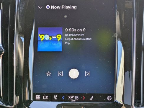 Certified 2023 Volvo XC60 B5 Ultimate w/ Climate Package image 18